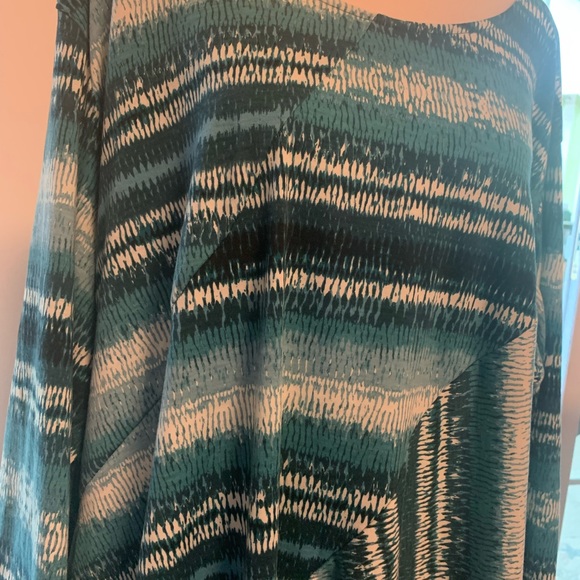 New Directions plus size 3x pretty shark bite aqua top - Picture 4 of 8